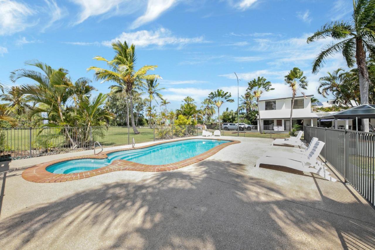 Kinka Palms Motel Yeppoon Kültér fotó